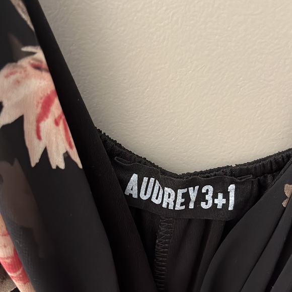 Audrey 3+1 boutique romper. Size small. Black with pink and red floral - Picture 2 of 2